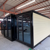Maison préfabriquée de 20 pieds 30 pieds 40 pieds, petite maison avec 2 chambres à coucher, 1 salle de bain et balcon triangulaire sur le toit de la cuisine portable