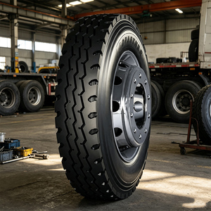 Pneu de camion radial sans chambre à air 8.25R16-16PR de qualité supérieure pour le transport de marchandises commerciales sur de longues distances - Product Image 1