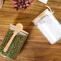 Pot de conservation alimentaire en verre recyclable et écologique fait à la main avec couvercle et cuillère en bambou pour la préservation de la fraîcheur