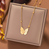 Collar de Acero Inoxidable con Baño de Oro de 18k PVD, Hipoalergénico, con Diseño de Concha, Corazón, Mariposa y Números Romanos, Marca MW