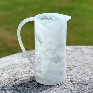 Jarra de agua de resina hecha a mano, perfecta para servir bebidas, añadiendo un color vibrante y mejorando el decoro de tu cocina o comedor. - Product Image 1