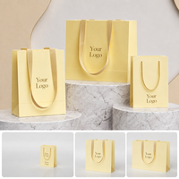 Sac de shopping en papier écologique de luxe avec logo doré personnalisé, cordon en satin pour vêtements, bijoux, cadeaux de mariage, impression à l'écran
