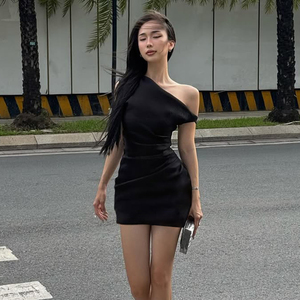 Vestido Mini Negro Elegante Francés con un Hombro Descubierto y Fruncido, Vestido Corto Ajustado a la Cintura, Atuendo Chic para Fiesta de Noche para Mujer - Product Image 6