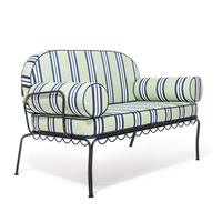 Canapé d'extérieur trois places à festons de style français moderne, banc de bistrot rayé pour jardin, structure métallique, coussins imperméables à séchage rapide