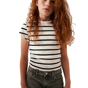 Camisetas de moda para chicas adolescentes con logotipo personalizado, camiseta sólida con cuello en V y botones para chicas - Product Image 1