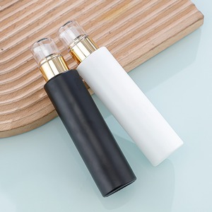 ขวดแก้วสีดำด้านและสีขาวพร้อมหัวปั๊มขนาด 30 มล. สำหรับเซรั่ม โทนเนอร์ และเครื่องสำอางแบบเติมได้ - Product Image 3