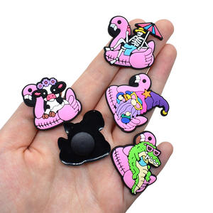 2025 venta al por mayor hebilla de zapato Rosa personalidad DIY accesorios decoraciones PVC Zueco encanto lindo dibujos animados flamencos Zueco zapatos encanto - Product Image 4