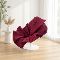 Fauteuil de salon en velours matelassé design, rouge vin, fauteuil pivotant sculptural, pour salon de luxe, hôtel