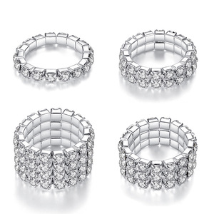 Anello Elastico Rotondo con Strati di Strass Argento per Donna, Anello alla Moda per Matrimonio - Product Image 2