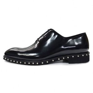 Chaussures habillées de luxe pour hommes en gros - Noir premium avec rivets décoratifs, chaussures habillées en cuir véritable à bout rond - Product Image 3