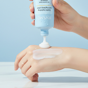 Loción Corporal Hidratante y Control de Grasa con Ácido Hialurónico y Extracto de Espirulina Azul para Todo Tipo de Piel, Hidratación Duradera - Product Image 2