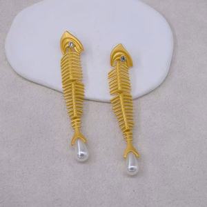 ต่างหูมุกทรงก้างปลาหางปลา ดีไซน์วินเทจ ชุบทอง  สำหรับงานปาร์ตี้ - Product Image 6