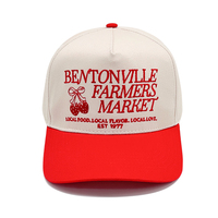 Casquette de baseball structurée à 5 panneaux, visière incurvée, rouge, style snapback, bicolore, en sergé, avec broderie plate personnalisée