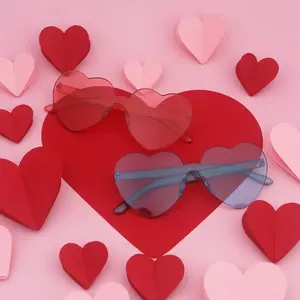 แว่นกันแดดชิ้นเดียวรูปหัวใจสีชมพูหลากสีสำหรับผู้หญิงแว่นกันแดด UV400สำหรับปาร์ตี้โปรโมชั่นฤดูร้อน2023