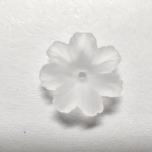 F21 10mm Pierre précieuse en vrac de quartz naturel, sculptée à la main, de forme florale, givrée blanc luxueux et élégant - Product Image 1