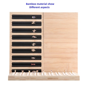 Présentoir à bagues pliable en bambou naturel avec inserts multi-matériaux en cuir blanc, noir, beige, vert et velours pour boucles d'oreilles - Product Image 3
