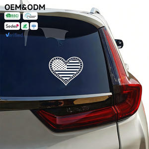 Autocollant de fenêtre de voiture en forme de cœur avec drapeau américain imprimé sur mesure - Autocollant en vinyle résistant aux UV et imperméable - Product Image 1