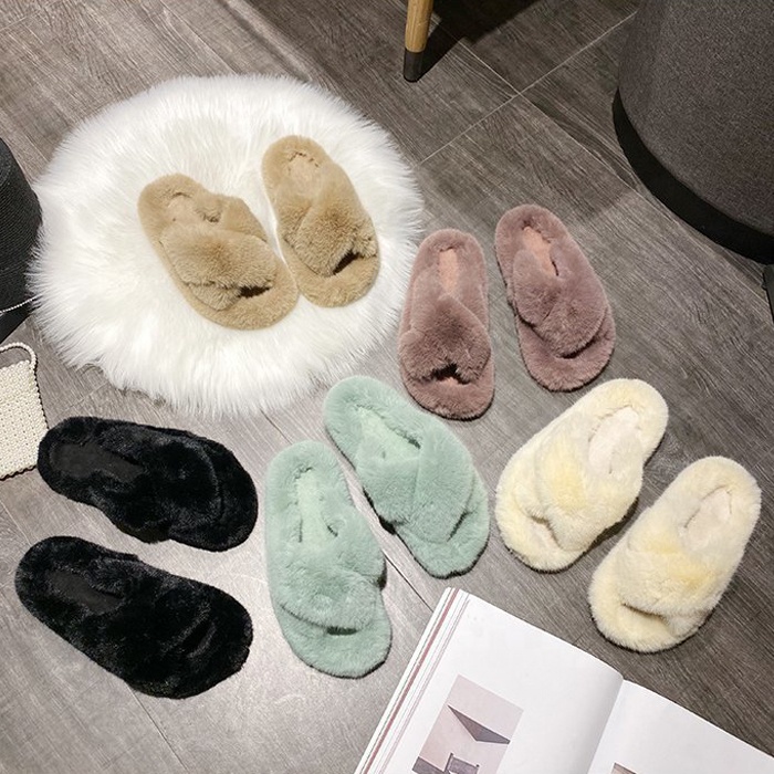 Модные трендовые зимние теплые пушистые плюшевые тапочки из искусственного меха для женщин