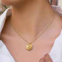 Collier pendentif rose 3D vintage pour femme en acier inoxydable plaqué or 18 carats PVD, style minimaliste, élégant, idéal pour le quotidien, cadeau de qualité supérieure