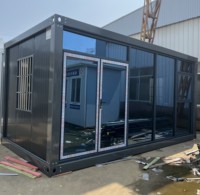 Maison conteneur modulaire à mur-rideau en verre à haute transmission lumineuse pour clubs et centres d'expériences