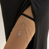 Chaîne de cuisse de serpent élastique pour les femmes, bijoux de jambe de corps de perle de double couche avec pendentif de gland pour le festival de club de partie en vente en gros