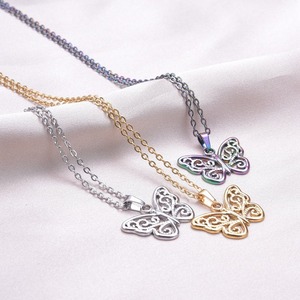Collier unisexe en acier inoxydable 304 doré avec pendentif papillon ajouré en filigrane, motif insecte animal, pour hommes et femmes - Product Image 4