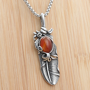 Collier pendentif plume Yunnique en acier inoxydable avec pierres turquoise, noires, bleues et rouges serties clos, bijou cadeau pour homme, perle carrée - Product Image 4