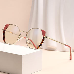 Nuevas gafas ópticas de moda europea y americana con montura ojo de gato para mujer, lentes TAC con protección UV400 y antiluz azul, montura mediana, color negro. - Product Image 2