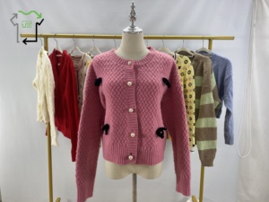 Vente en gros de pulls en tricot pour femmes d'occasion, chauds, à boutons, style mixte, mode décontractée, polyester/coton de haute qualité, vêtements usagés - Product Image 5