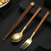 Cuillère en bois personnalisée en acier inoxydable ensemble de baguettes Spot japonais et coréen vaisselle portable trois ensembles de vaisselle pour étudiants