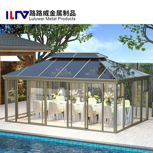 Overdekte tuinpaviljoen met aluminium stalen poedercoating, gemotoriseerde lamellen en schuifdeur van glas. - Product Image 3