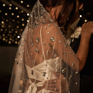 <span class=keywords><strong>Voile</strong></span> <span class=keywords><strong>de</strong></span> mariage <span class=keywords><strong>de</strong></span> luxe romantique cristaux voiles <span class=keywords><strong>de</strong></span> <span class=keywords><strong>mariée</strong></span> perlés 1 niveau <span class=keywords><strong>diadème</strong></span> strass doux tulle <span class=keywords><strong>avec</strong></span> peigne - Product Image 1