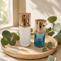 Flacon en verre cosmétique de haute qualité avec pompe et capuchon double couche, disponible pour la personnalisation