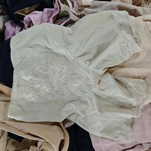 Corsés Usados de Alta Calidad, Grado A+, Colores Mezclados Arcoíris, para Mujer, Todas las Tallas en Fardos, Venta al Por Mayor - Product Image 3