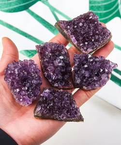 Vente en gros de grappes d'améthyste de haute qualité CrystalHola, forme libre, pierre de guérison tendance pour la décoration intérieure et les cadeaux de fêtes - Product Image 3