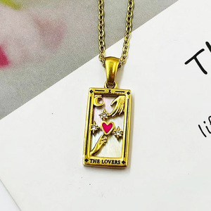 Collar con Colgante de Carta del Tarot en Acero Inoxidable con Baño de Oro PVD de 18K y Esmalte |   Cadena de Eslabones con Piedras Creadas en Laboratorio de Diseño Floral de Moda, Resistente al Agua - Product Image 4
