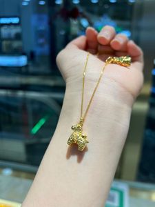 Consegna Rapida, Ciondolo Vintage Nostalgico in Oro 18K per Donne, Design Aerodinamico con Zodiaco Cavallo - Product Image 2