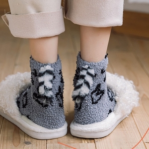Vente en gros de chaussettes moelleuses à patte de <span class=keywords><strong>chat</strong></span> mignonne pour femmes avec queue de <span class=keywords><strong>chat</strong></span> Chaussettes en molleton de corail Chaussettes confortables Anima Fuzzy Slipper - Product Image 6