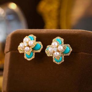 Pendientes de Perlas con Incrustaciones de Turquesa Elegantes de Alta Gama para Mujer, Estilo Chino Nuevo, Flor de Cuatro Hojas, Cuatro Dimensiones, a la Moda - Product Image 4