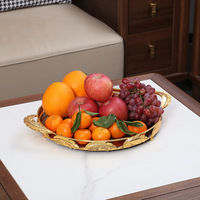 Vente en gros de plateau de service décoratif en métal verre européen Plateau de fruits pour l'hospitalité domestique Table basse Snacks Assiette de fruits Fête
