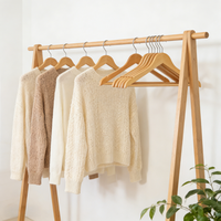 Fabricant vente en gros placard avec logo personnalisé paquet de 100 cintres cintres en bois petits cintres plats en bois quantité minimale de commande