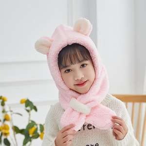 Vente en gros Foulard et chapeau chauds pour enfants en polyester et cachemire Motif petit ours Chapeau chaud avec écharpe pour l'hiver et l'extérieur - Product Image 4
