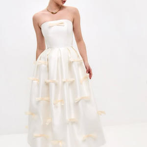 שמלת כלה סאטן גדולה במיוחד, חלקה, יוקרתית, בעיצוב אישי, בצבע אחיד, עם קשירת פרפר, לנשים - Product Image 3