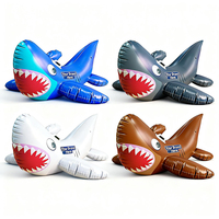 Balade gonflable d'enfants sur les jouets flottants extérieurs de flotteur de piscine de requin