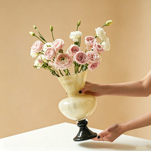 <span class=keywords><strong>Vase</strong></span> <span class=keywords><strong>en</strong></span> <span class=keywords><strong>verre</strong></span> soufflé à la main artisanal vert, <span class=keywords><strong>vase</strong></span> à fleurs unique sur <span class=keywords><strong>pied</strong></span> avec base violette, <span class=keywords><strong>vase</strong></span> décoratif d'art <span class=keywords><strong>de</strong></span> luxe pour la maison et le bureau - Product Image 1