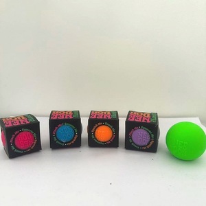 Juguete Antiestrés Needoh, Cubo de Peluche Suave para Terapia de Manos, Regalo Sensorial para Oficina o Escritorio - Product Image 2