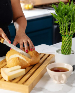 Tabla de cortar pan de bambú con ranura para recoger migas, bandeja de madera para cortar pan para repostería casera, venta al por mayor - Product Image 2