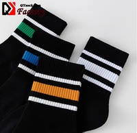 Chaussettes pour hommes en gros, chaussettes en coton personnalisées de haute qualité, fabricant, rayées, tube, confortables, chaussettes de sport, automne, hiver, blanches