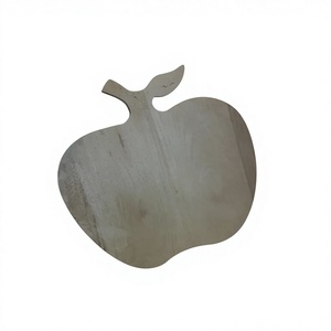 Planche à découper en bois en forme de pomme, design antidérapant pour une utilisation en cuisine - Product Image 3