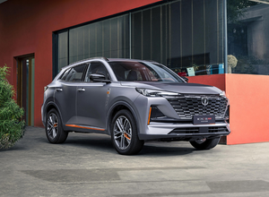 2024长安CS55 PLUS轿车全新经济型紧凑型轿车带自动变速箱热卖实用车辆 - Product Image 4